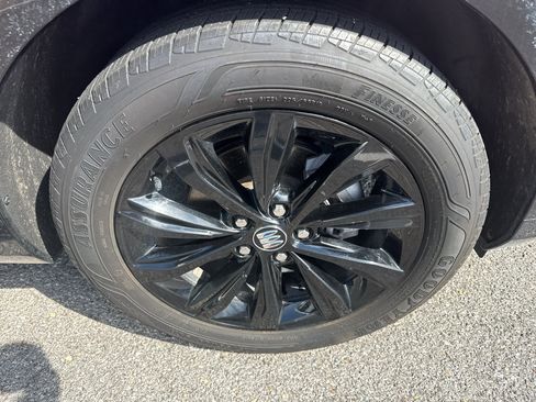 Used 2025 Buick Envista Sport Touring w/ Convenience II Package FWD image 3