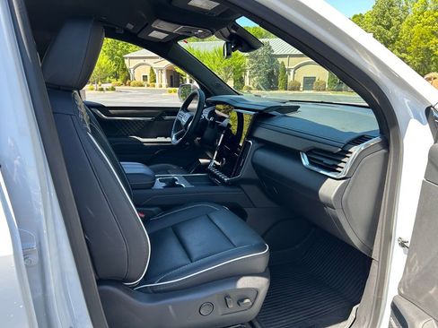 Used 2025 GMC Acadia Denali FWD image 38