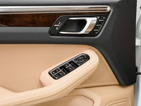 New 2026 Porsche Macan image 8