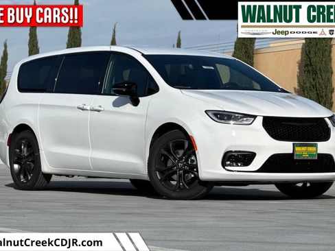 New 2026 Chrysler Pacifica Select FWD image 1