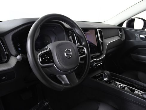 Used 2025 Volvo XC60 B5 Plus image 20