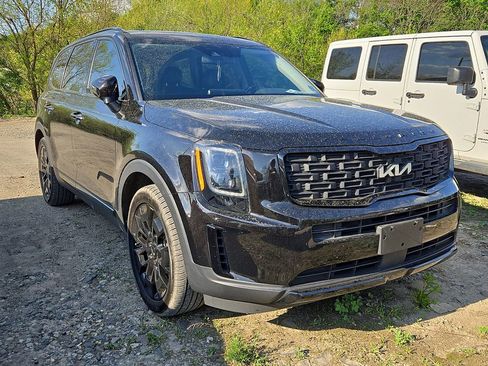 Used 2022 Kia Telluride EX w/ EX Premium Package image 3