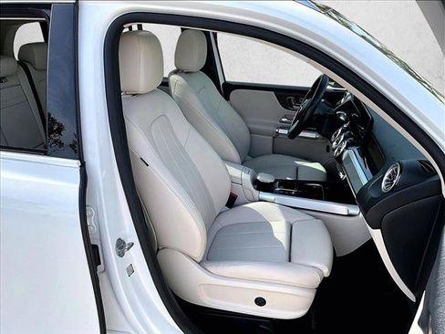Used 2023 Mercedes-Benz GLB 250 4MATIC image 9