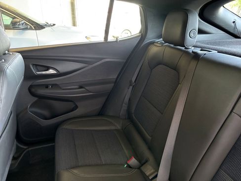 Used 2025 Buick Envista Preferred image 38