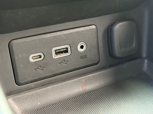 Used 2023 GMC Terrain SLE w/ Driver Convenience Package image 24