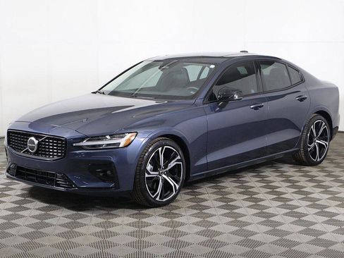 Used 2024 Volvo S60 B5 Core image 2