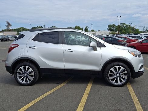 Used 2022 Buick Encore Preferred w/ Safety Package image 8