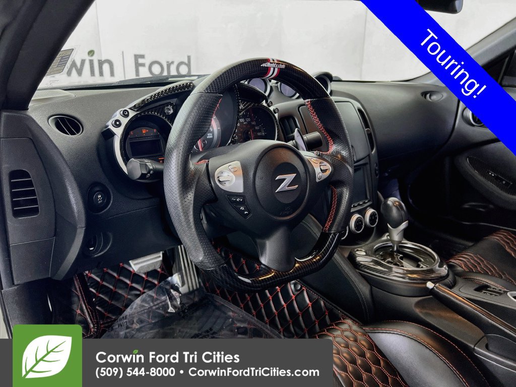 Used 2013 Nissan 370Z Touring RWD image 2