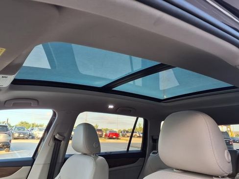 Used 2024 Volkswagen Atlas SE w/ Panoramic Sunroof Package FWD image 6