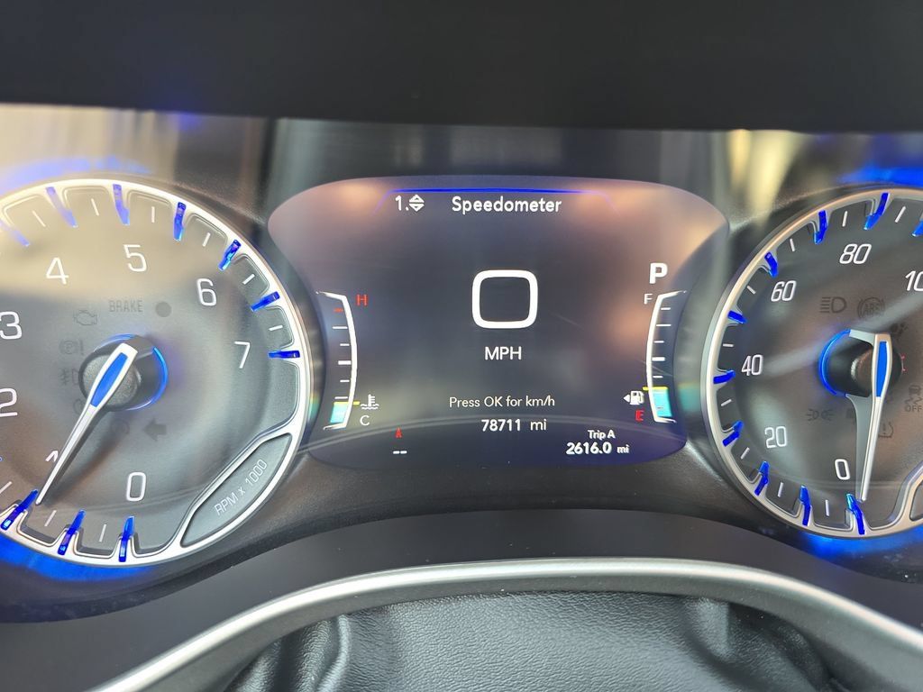 Used 2023 Chrysler Pacifica Touring-L FWD image 18