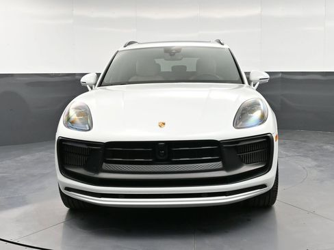 Certified 2025 Porsche Macan GTS image 11