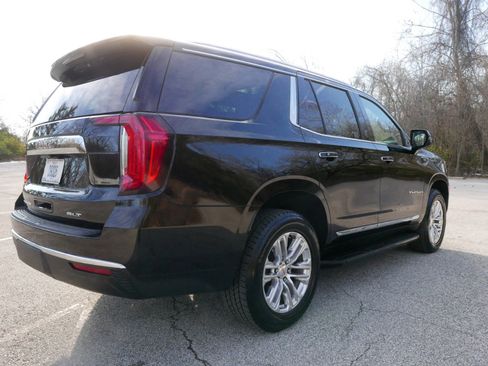 Used 2022 GMC Yukon SLT w/ SLT Premium Package image 6