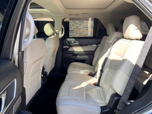Used 2016 Ford Explorer Platinum image 10