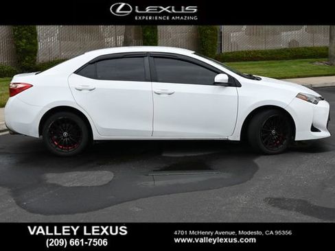 Used 2018 Toyota Corolla LE FWD image 3