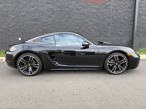 Certified 2025 Porsche 718 Cayman image 8