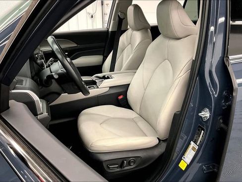 Used 2024 Toyota Grand Highlander FWD image 23