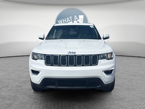 Used 2018 Jeep Grand Cherokee Laredo AWD/4WD image 9