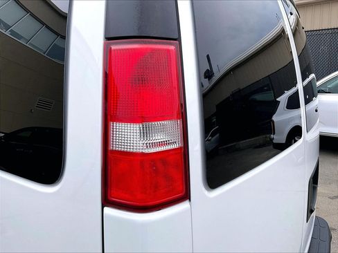Used 2025 Chevrolet Express 3500 LT w/ LT Preferred Equipment Group RWD image 32