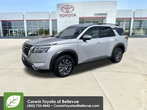 Used 2024 Nissan Pathfinder SV image 7