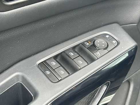 Used 2024 Nissan Pathfinder SV FWD image 15