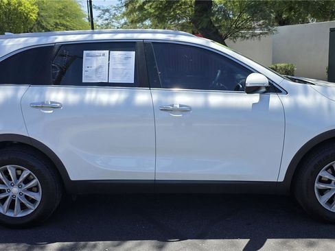 Used 2018 Kia Sorento FWD image 4
