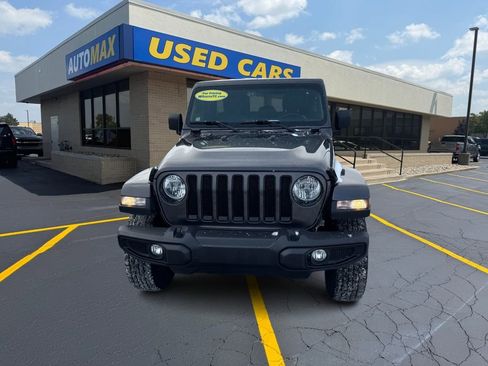 Used 2021 Jeep Wrangler Unlimited Sahara image 3