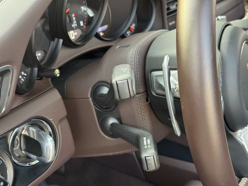 Used 2019 Porsche 911 image 44