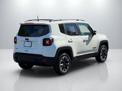 Certified 2023 Jeep Renegade Latitude w/ Sun/Sound Group AWD/4WD image 9