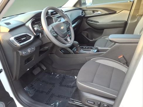 Used 2023 Chevrolet TrailBlazer LT w/ Driver Confidence Package FWD image 11