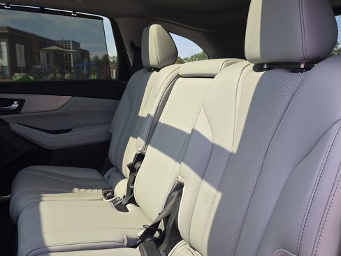 Used 2023 Acura MDX SH-AWD w/ Technology Package image 16