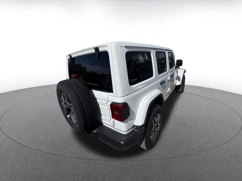 Used 2025 Jeep Wrangler Sahara AWD/4WD image 6