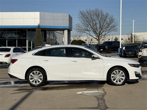 Used 2025 Chevrolet Malibu LT image 3