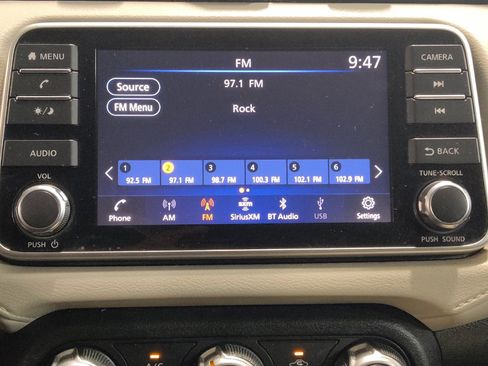 Used 2021 Nissan Versa SV FWD image 25
