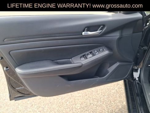 Used 2025 Nissan Altima 2.5 SV FWD image 19