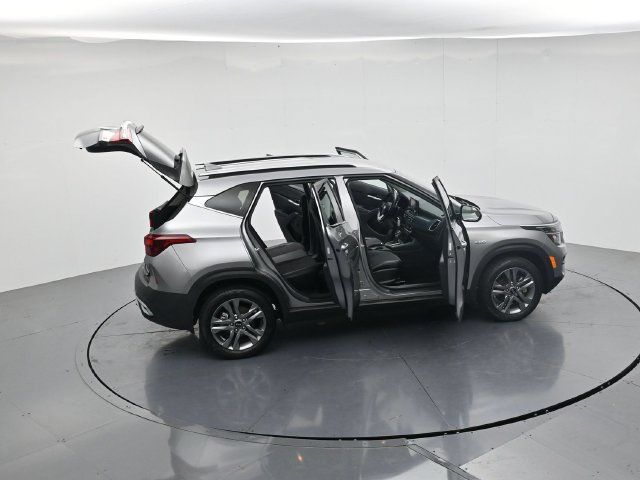 Used 2021 Kia Seltos S AWD/4WD image 46