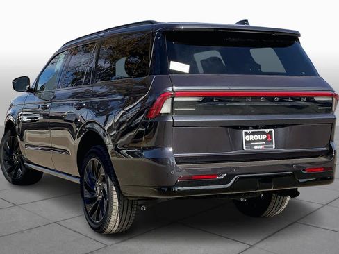 New 2025 Lincoln Navigator Reserve w/ Jet Appearance Package AWD/4WD image 12