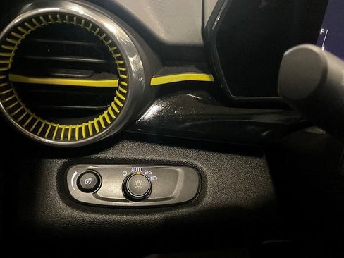 Used 2024 Chevrolet Trax ACTIV w/ Sunroof Package image 27