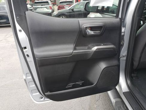 Used 2019 Toyota Tacoma TRD Off-Road AWD/4WD image 14