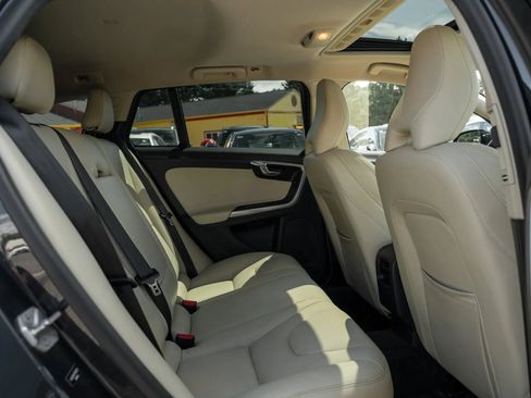 Used 2015 Volvo V60 T5 Cross Country w/ Convenience Package AWD/4WD image 10