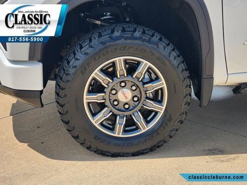 Used 2024 GMC Sierra 1500 AT4 w/ AT4 Preferred Package AWD/4WD image 13