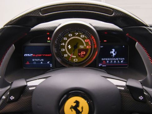 Used 2018 Ferrari 812 Superfast RWD image 47