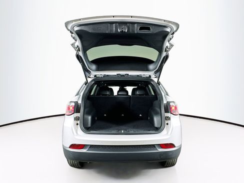 Used 2025 Jeep Compass Limited image 28