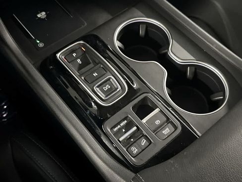 Used 2024 Honda Pilot Touring image 19