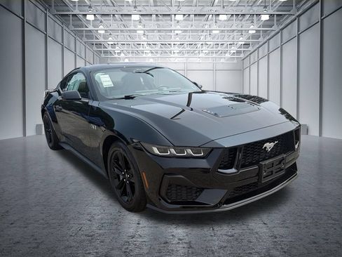 Used 2025 Ford Mustang GT RWD image 9