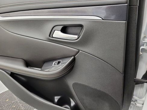 Used 2019 Chevrolet Impala LT FWD image 15