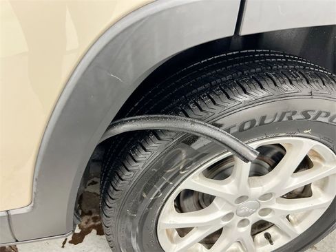 Used 2015 Jeep Cherokee Latitude w/ Cold Weather Group image 31