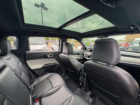 Used 2023 Jeep Compass Limited w/ Sun and Sound Group AWD/4WD image 30