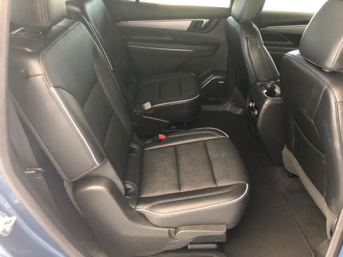 Used 2025 Buick Enclave Preferred AWD/4WD image 11