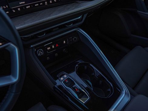 New 2025 Audi Q5 Premium Plus image 12