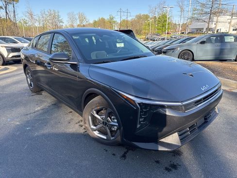 New 2026 Kia K4 LXS FWD image 1